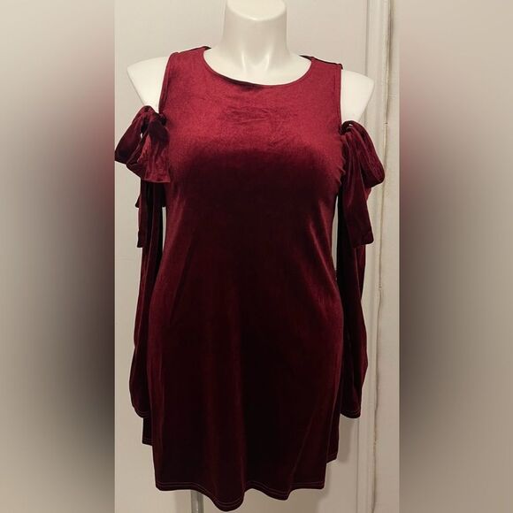 NWT Romeo & Juliet Couture Velvet Like Ribbon Tie Cold Shoulder Dress Burgundy - Picture 1 of 7